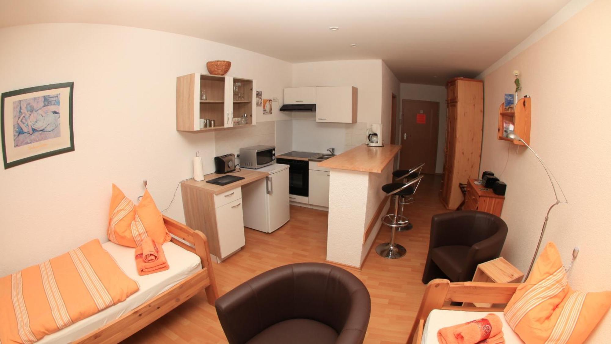 Pension Am Werder Bernburg Ruang foto