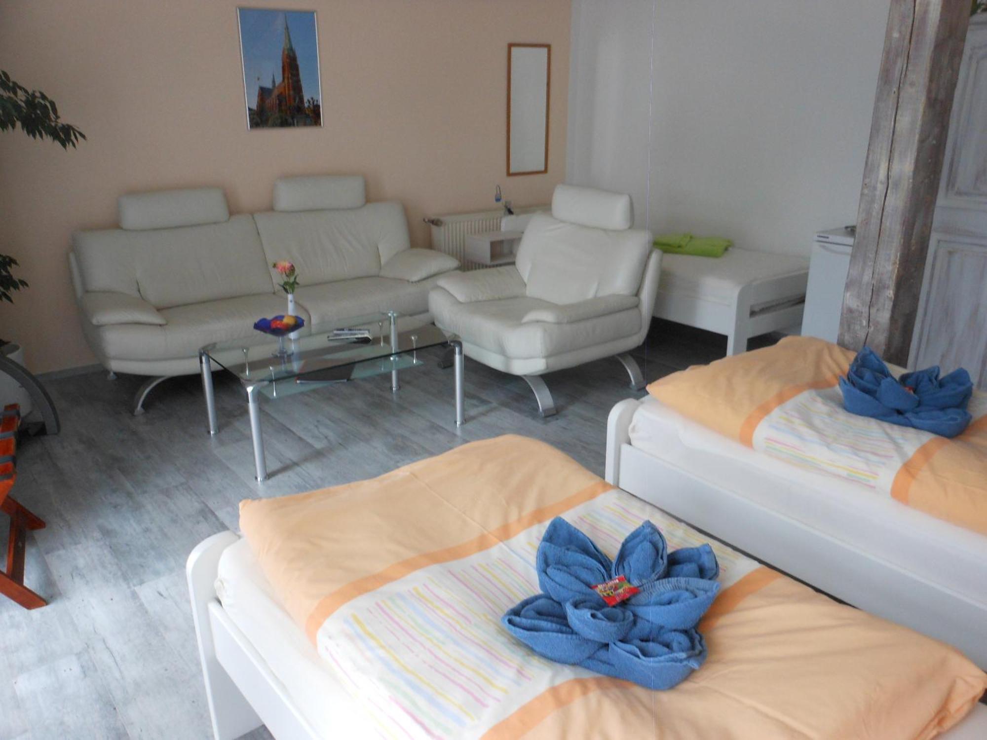 Pension Am Werder Bernburg Ruang foto