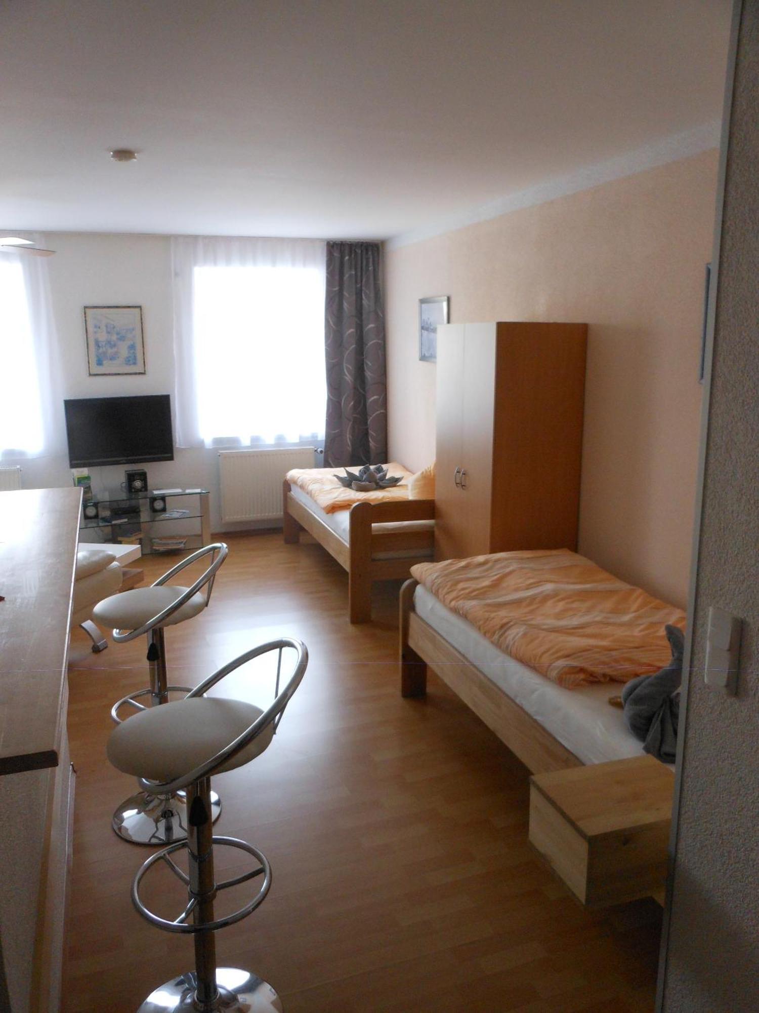 Pension Am Werder Bernburg Ruang foto