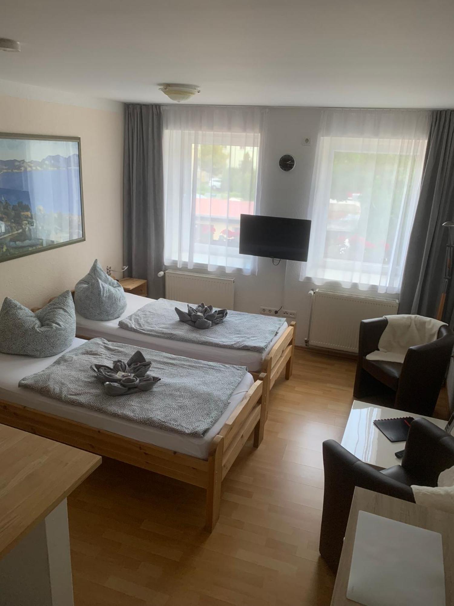 Pension Am Werder Bernburg Ruang foto